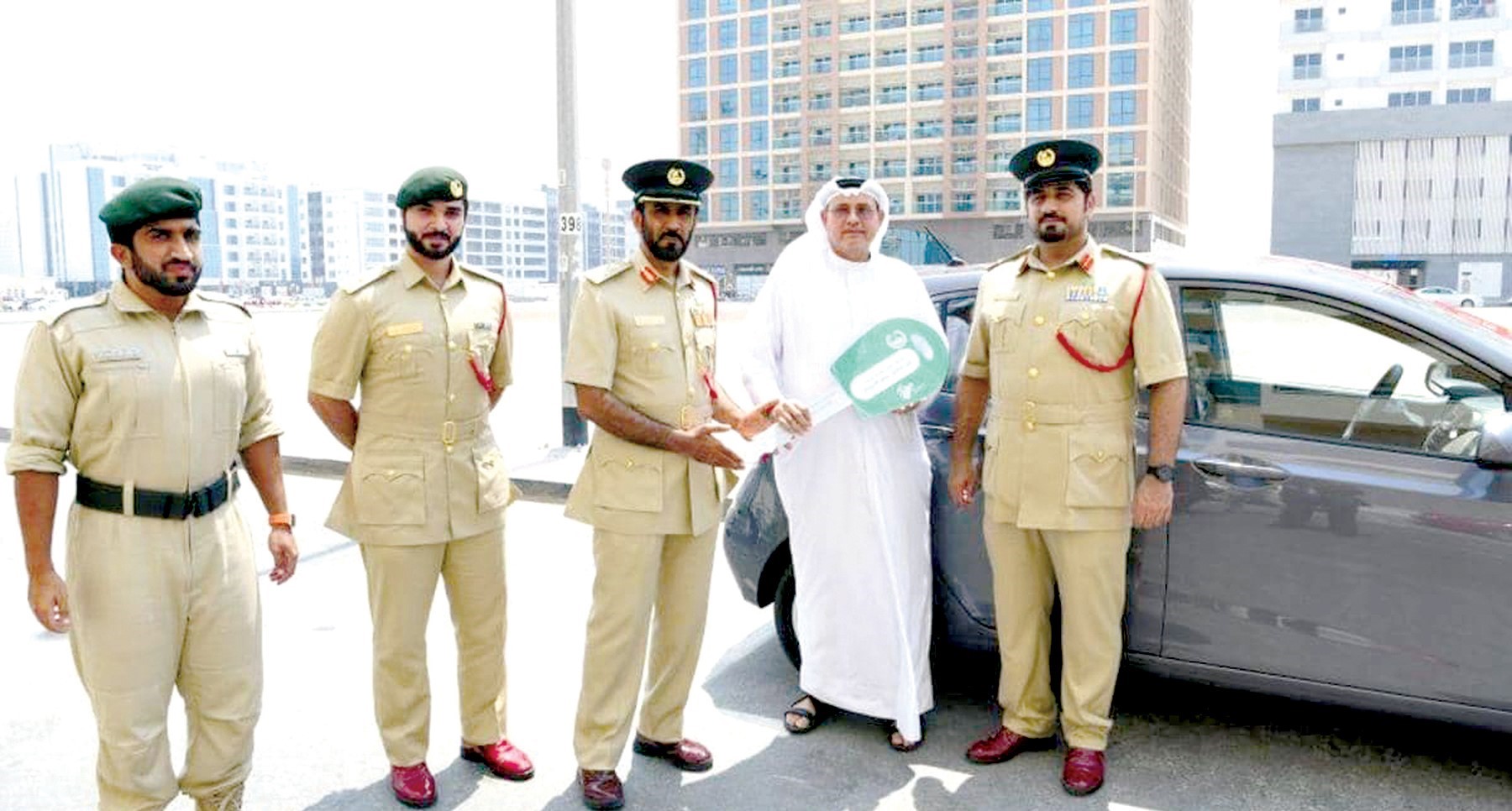 لإلتزامه بقوانين المرور.. مقيم عربي في دبي يفوز بسيارة «هيونداي»