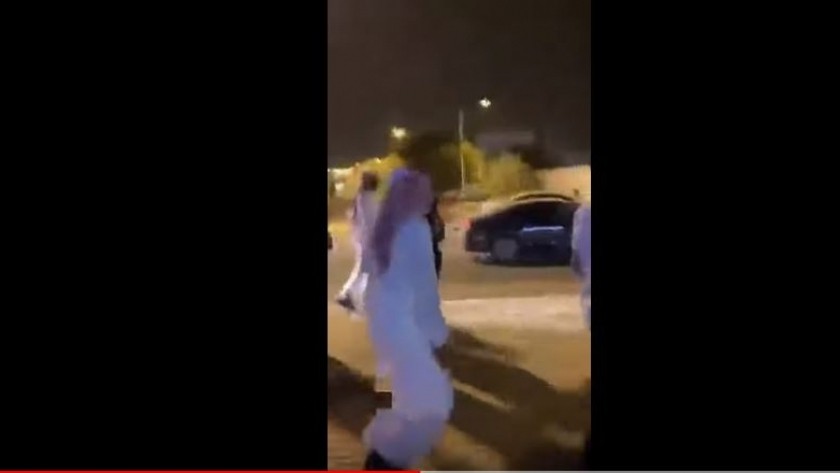 تحرش جماعي بفتاتين في السعودية.. وفيديو يوثق الواقعة.. ودعوات بملاحقة الجناه
